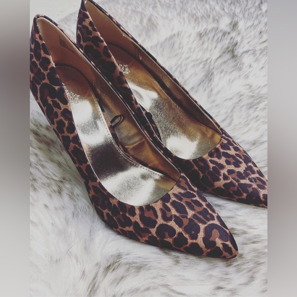 VNTG - BUT BRAND NEW - SEARS - 🐆 - Heels